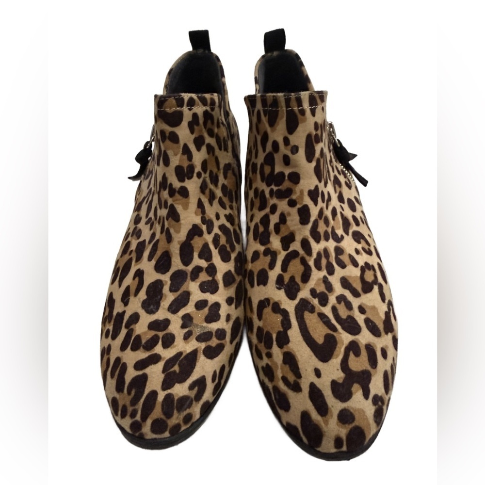 Dr. Scholl's Leopard Pattern Ankle Boots with Black Accents. Size 7 - Picture 3 of 8